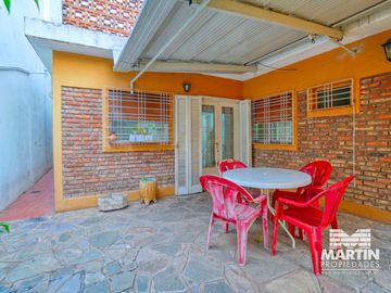 Casa chalet en venta  en Beccar 5 ambientes con dependencia de servicio