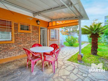 Casa chalet en venta  en Beccar 5 ambientes con dependencia de servicio