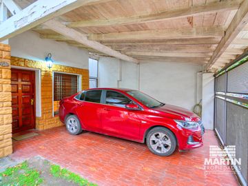 Casa chalet en venta  en Beccar 5 ambientes con dependencia de servicio