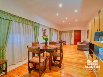 Casa chalet en venta  en Beccar 5 ambientes con dependencia de servicio