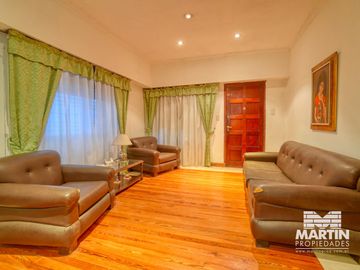 Casa chalet en venta  en Beccar 5 ambientes con dependencia de servicio