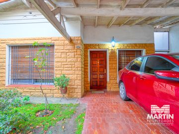 Casa chalet en venta  en Beccar 5 ambientes con dependencia de servicio