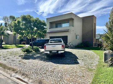 CASA EN VENTA - 6 AMB - PILETA - BARRIO EL REBENQUE - CANNING