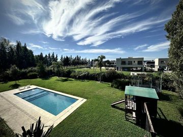 CASA EN VENTA - 6 AMB - PILETA - BARRIO EL REBENQUE - CANNING