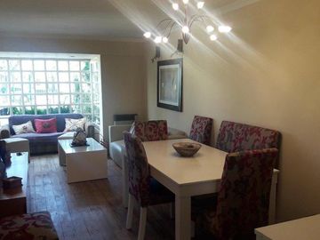 Chalet 5 amb. 3 baños, 330 m2 150m2 cub. San Cayetano.