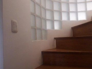 Chalet 5 amb. 3 baños, 330 m2 150m2 cub. San Cayetano.