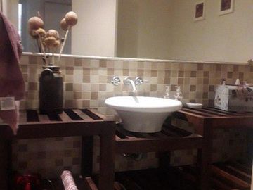 Chalet 5 amb. 3 baños, 330 m2 150m2 cub. San Cayetano.