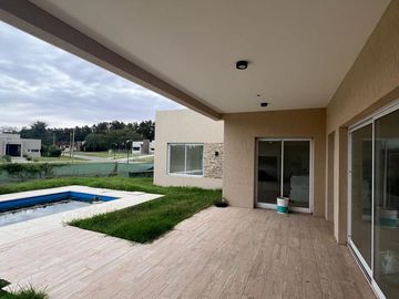 Casa 4 ambientes en una planta en venta - Hudson Park