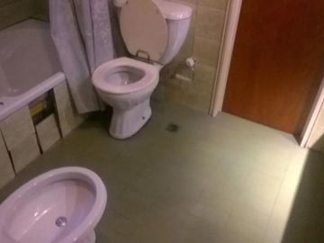 Casa en venta - 4 Dormitorios 4 Baños - Cocheras - 303Mts2 - Lanús