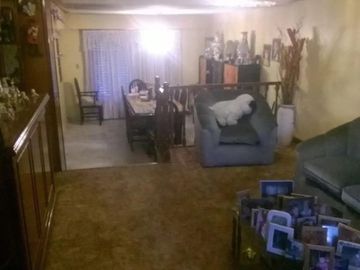 Casa en venta - 4 Dormitorios 4 Baños - Cocheras - 303Mts2 - Lanús