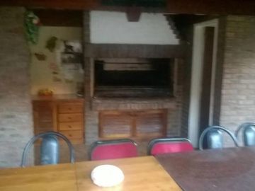 Casa en venta - 4 Dormitorios 4 Baños - Cocheras - 303Mts2 - Lanús