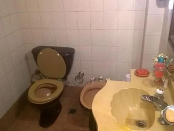 Casa en venta - 4 Dormitorios 4 Baños - Cocheras - 303Mts2 - Lanús