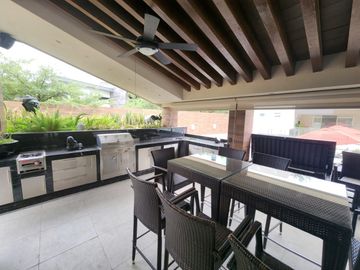 Casa en VENTA, Sierra Alta.