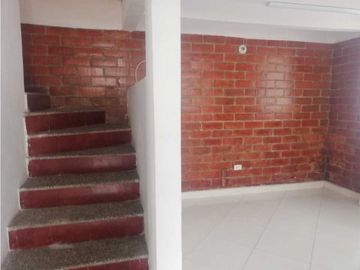 LUXA INMOBILIARIA VENDE CASA BARRIO AIDA LUCIA. ESQUINERA. BASICA