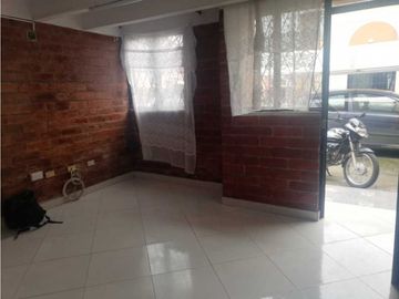 LUXA INMOBILIARIA VENDE CASA BARRIO AIDA LUCIA. ESQUINERA. BASICA