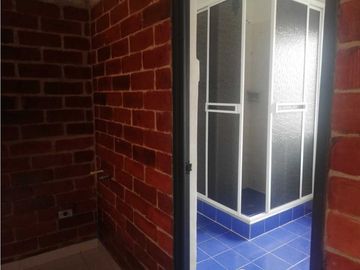 LUXA INMOBILIARIA VENDE CASA BARRIO AIDA LUCIA. ESQUINERA. BASICA