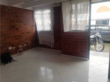 LUXA INMOBILIARIA VENDE CASA BARRIO AIDA LUCIA. ESQUINERA. BASICA