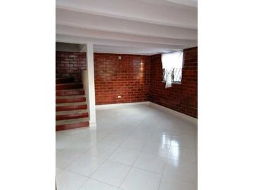 LUXA INMOBILIARIA VENDE CASA BARRIO AIDA LUCIA. ESQUINERA. BASICA