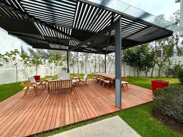 Casa Inteligente en Venta con Alberca, Ayamonte, Zapopan, Campo de golf.