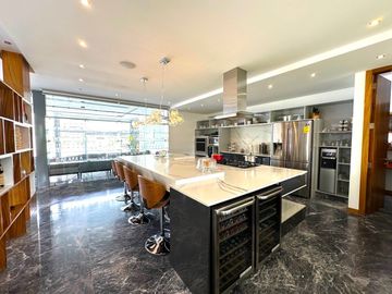 Casa Inteligente en Venta con Alberca, Ayamonte, Zapopan, Campo de golf.