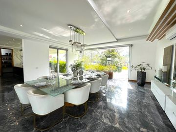 Casa Inteligente en Venta con Alberca, Ayamonte, Zapopan, Campo de golf.