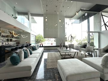 Casa Inteligente en Venta con Alberca, Ayamonte, Zapopan, Campo de golf.