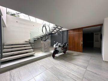 Casa Inteligente en Venta con Alberca, Ayamonte, Zapopan, Campo de golf.