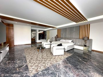 Casa Inteligente en Venta con Alberca, Ayamonte, Zapopan, Campo de golf.