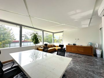 Casa Inteligente en Venta con Alberca, Ayamonte, Zapopan, Campo de golf.