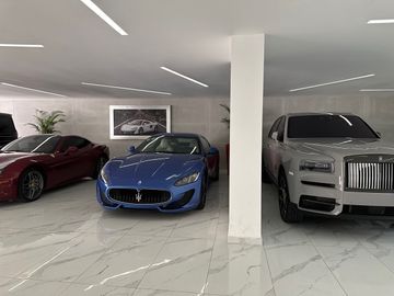 Casa Inteligente en Venta con Alberca, Ayamonte, Zapopan, Campo de golf.