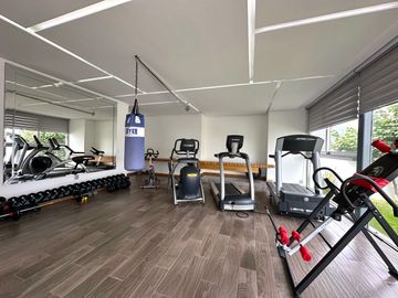 Casa Inteligente en Venta con Alberca, Ayamonte, Zapopan, Campo de golf.
