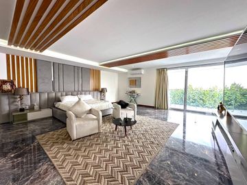 Casa Inteligente en Venta con Alberca, Ayamonte, Zapopan, Campo de golf.