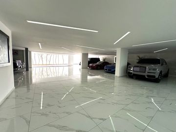 Casa Inteligente en Venta con Alberca, Ayamonte, Zapopan, Campo de golf.