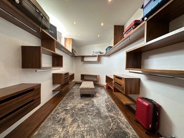 Casa Inteligente en Venta con Alberca, Ayamonte, Zapopan, Campo de golf.