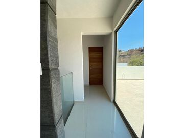Casa  Nueva en Venta en Condominio Cerrado cerca Burgos Pocas Casas