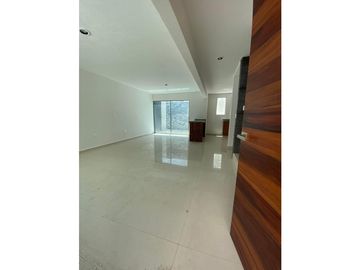 Casa  Nueva en Venta en Condominio Cerrado cerca Burgos Pocas Casas