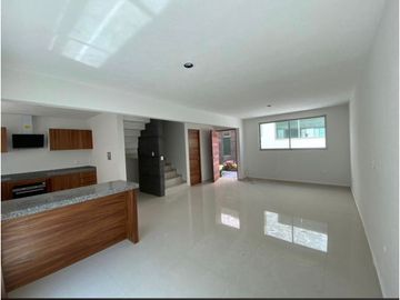 Casa  Nueva en Venta en Condominio Cerrado cerca Burgos Pocas Casas