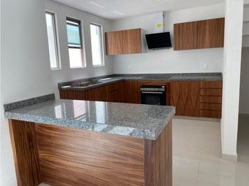 Casa  Nueva en Venta en Condominio Cerrado cerca Burgos Pocas Casas