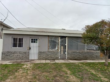 URGENCIA DE VENTA - CASA 3 AMB con PARQUE