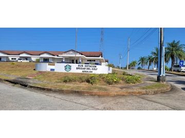 VENDO AMPLIA CASA EN BRISAS DEL GOLF - ARRAIJN- $89.999