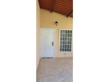 VENDO AMPLIA CASA EN BRISAS DEL GOLF - ARRAIJN- $89.999