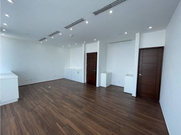 CONSULTORIO AMOBLADO CON RECEPCION EN SAN FRANCISCO OFFICE 77