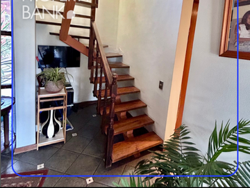 Casa en Venta en Valenzuela Puelma 9035
