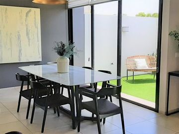 Casa nueva en venta en fraccionamiento, a 10 min. del Aeropuerto Internacional de Toluca.