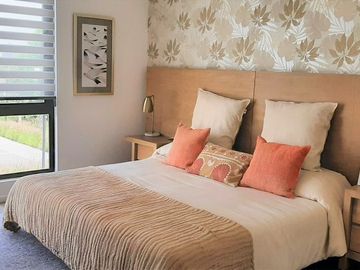 Casa nueva en venta en fraccionamiento, a 10 min. del Aeropuerto Internacional de Toluca.