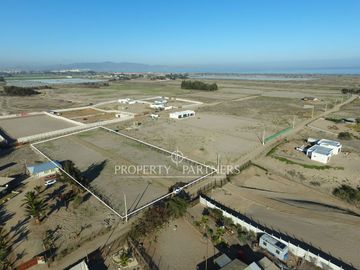 Oportunidad! Terreno plano en futuro condominio con excelente conectividad en Serena Golf