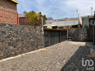 CASA EN VENTA ESCRITURADA EN TEPOZTLÁN, MORELOS, A 3 MINUTOS DE LA CASETA DE TEPOZTLÁN.