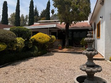 CASA EN VENTA ESCRITURADA EN TEPOZTLÁN, MORELOS, A 3 MINUTOS DE LA CASETA DE TEPOZTLÁN.