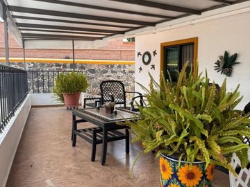 CASA EN VENTA ESCRITURADA EN TEPOZTLÁN, MORELOS, A 3 MINUTOS DE LA CASETA DE TEPOZTLÁN.