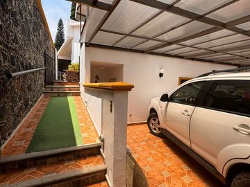 CASA EN VENTA ESCRITURADA EN TEPOZTLÁN, MORELOS, A 3 MINUTOS DE LA CASETA DE TEPOZTLÁN.